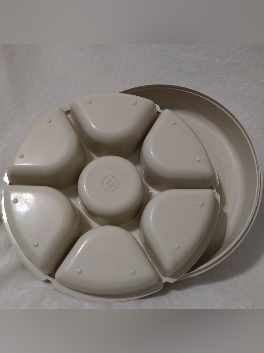 Vintage Tupperware Serving Center 7 Compartment Divided Party Snack Tray w/ Lid